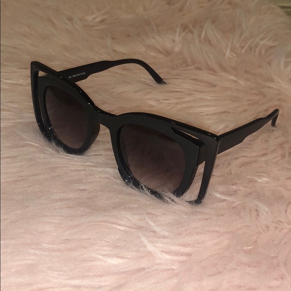 Black sunglasses with cute cutout design - Picture 4 of 6